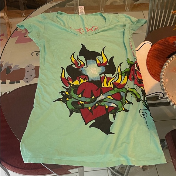 Ed Hardy Designa Graphic Tee w/Heart & Flames Design, womens size medium - Picture 1 of 5